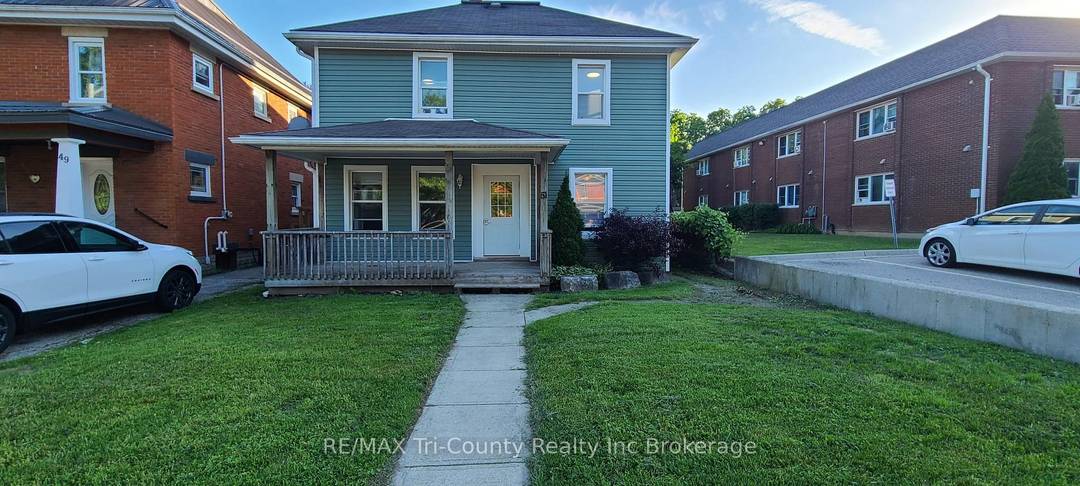 Welcome to 51 Rolph St ! This smoke free 2 bedroom upper duplex unit 1100sqft is just a short walk away from downtown, hospital, nature trails and multiple restaurants.