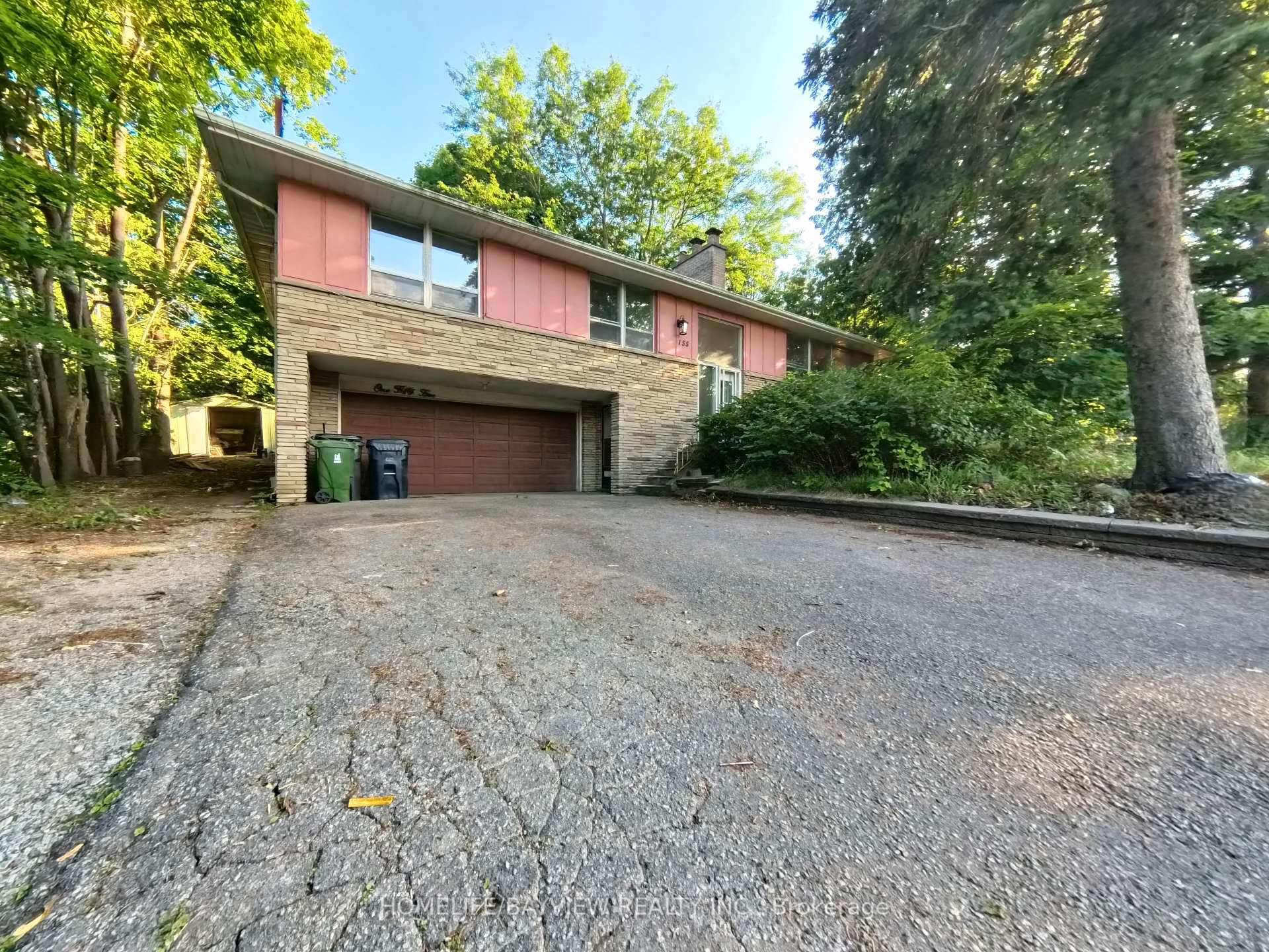 Beautiful Wide And Large 3 Bedroom detached Bungalow In Prime Location close To Yonge St Transit amp ; Shopping, Huge Lot Size Of 81 Feet, House Is Well Set Back ...