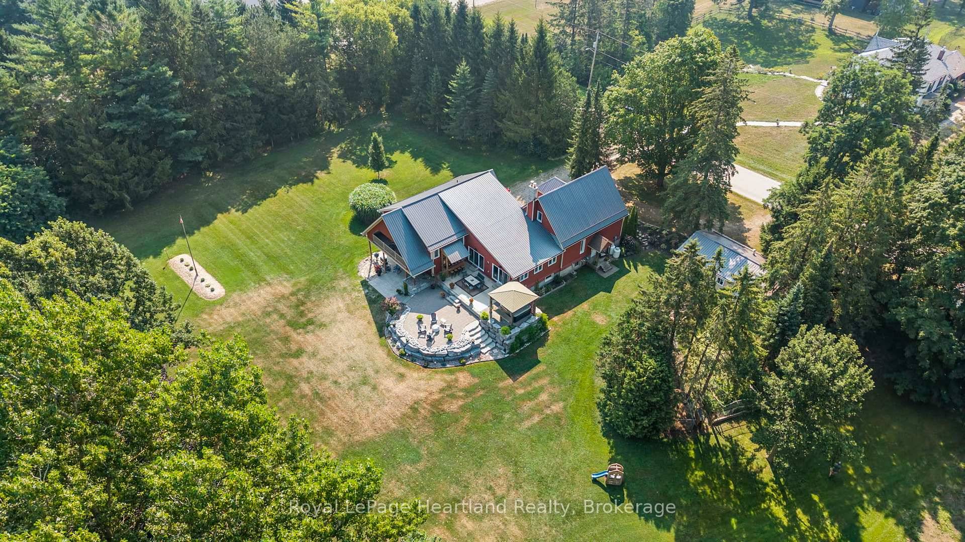 Welcome to your private rural oasis !