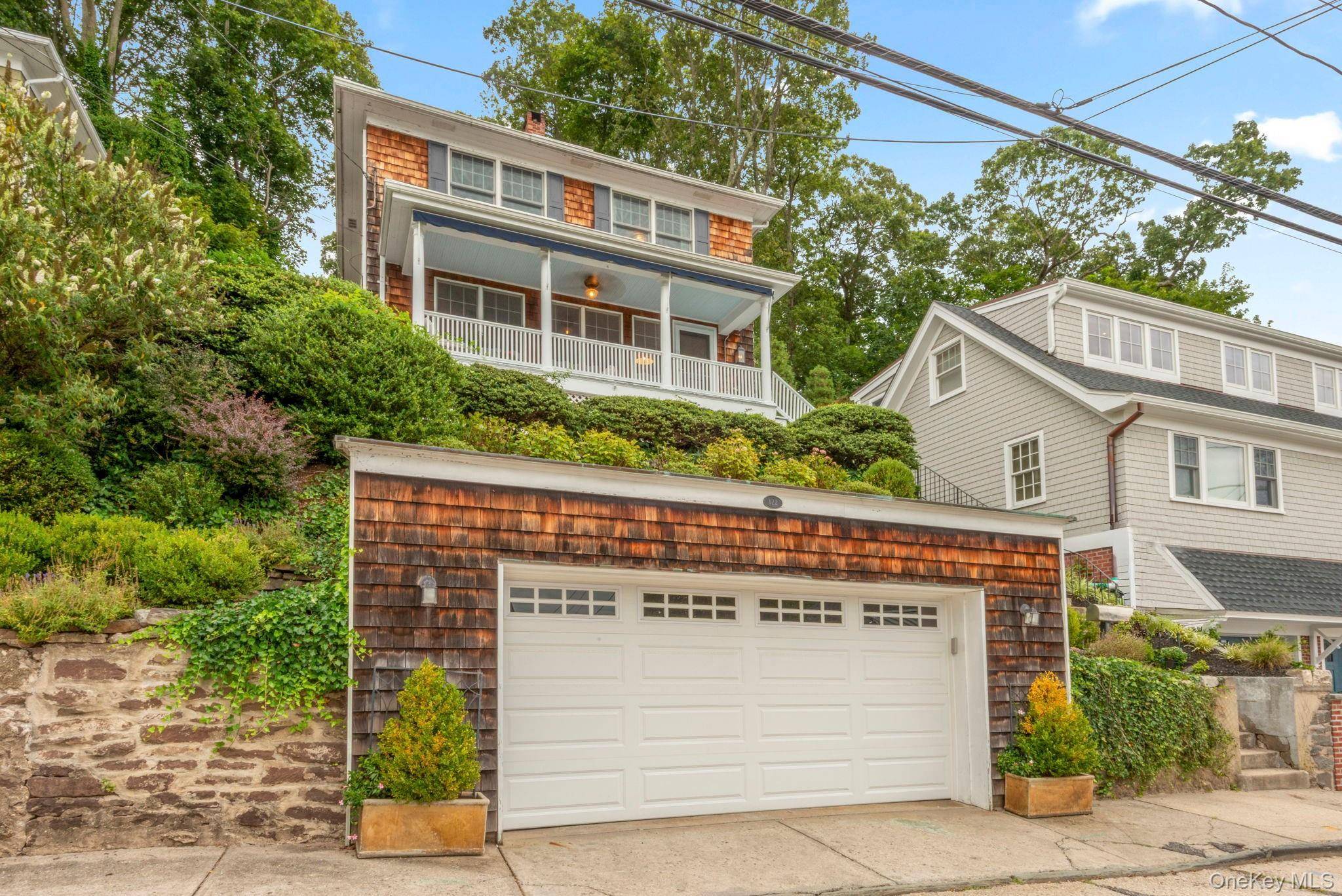 Look forward to The Everchanging and Spectacular Northport Harbor Waterviews with the 180 Degree Panoramic Year Round Western Views.