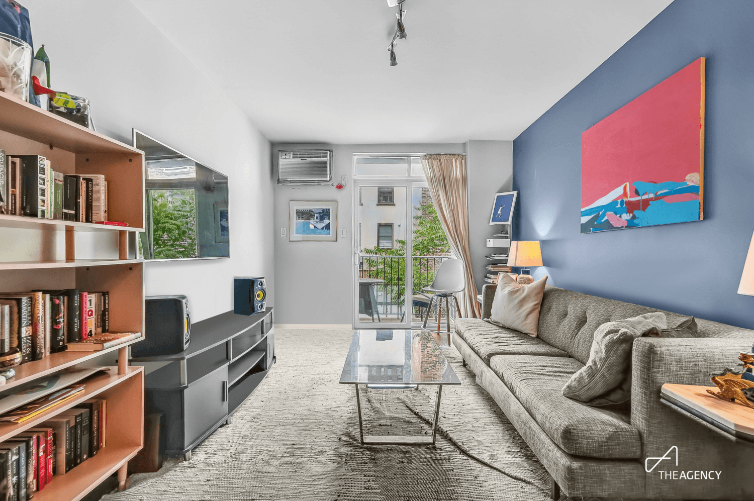Don't miss this gorgeous one bedroom, one bathroom apartment in the heart of Chelsea !