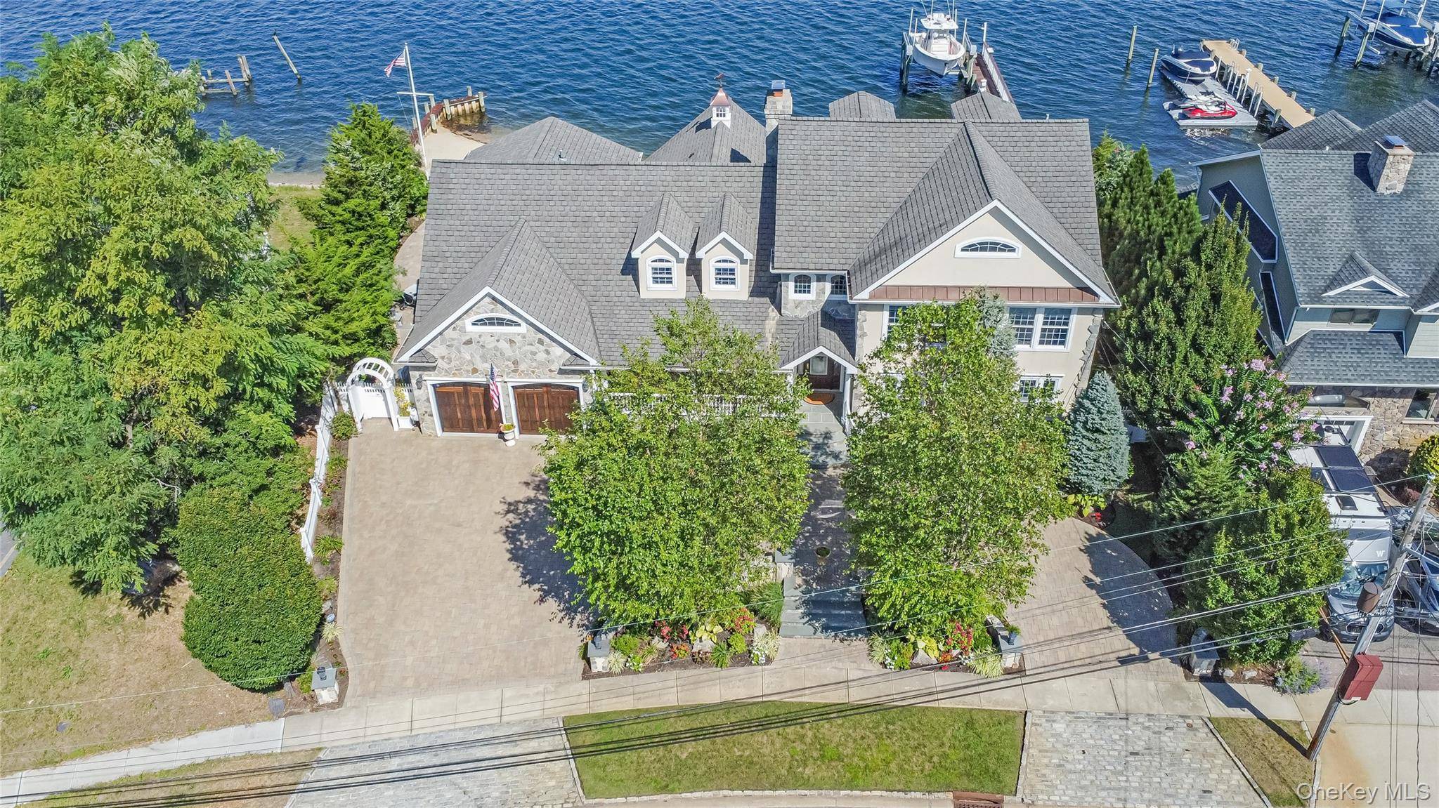Welcome to your year round beach house !