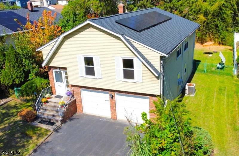 A PERFECT PLACE TO CALL HOME NEWLY RENOVATED AND JUST SETPS TO VERONA PARK.