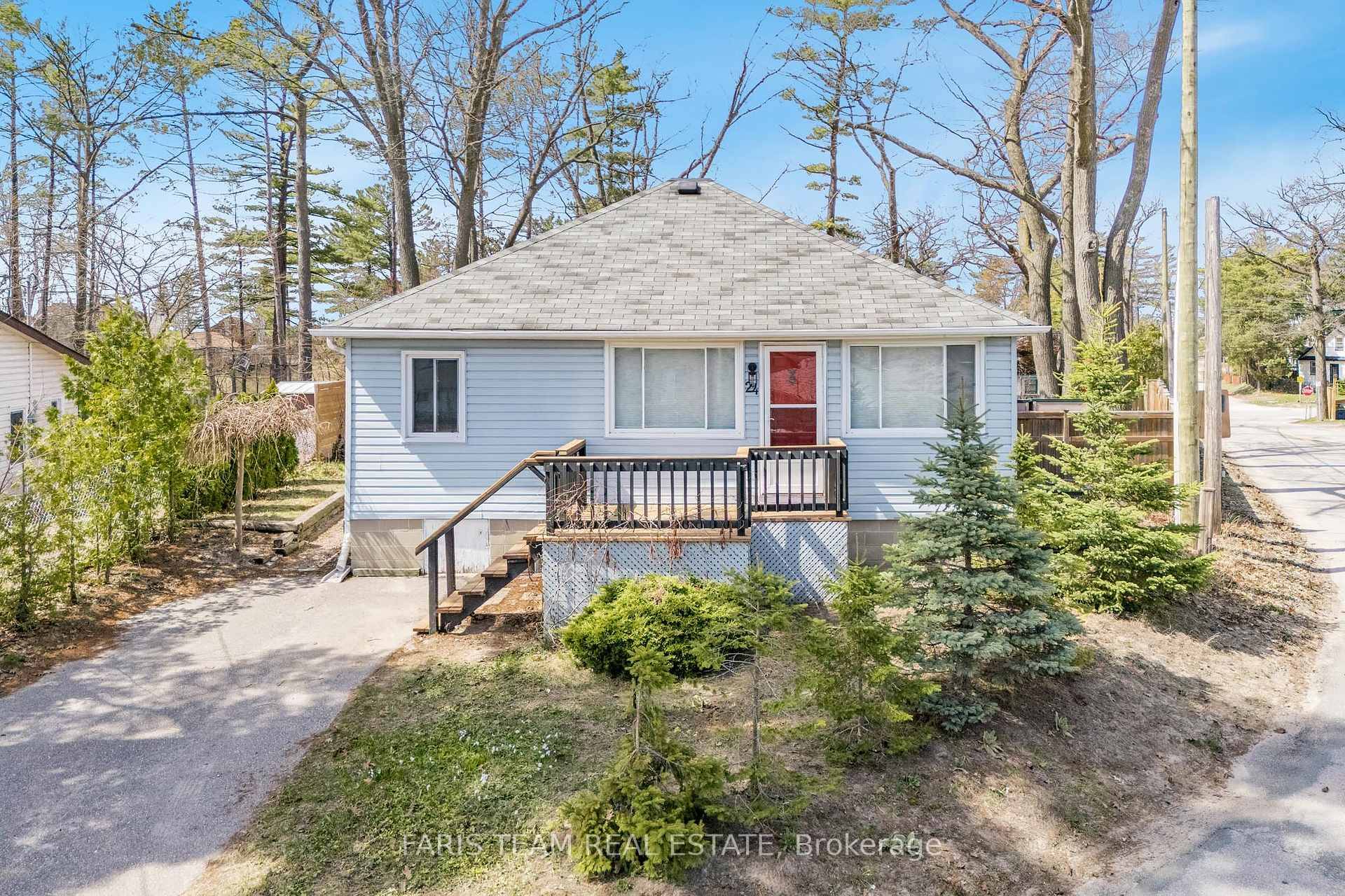 Top 5 Reasons You Will Love This Home 1 Located just a 2 minute walk to Beach 2, this charming year round home or cottage retreat is being sold fully ...