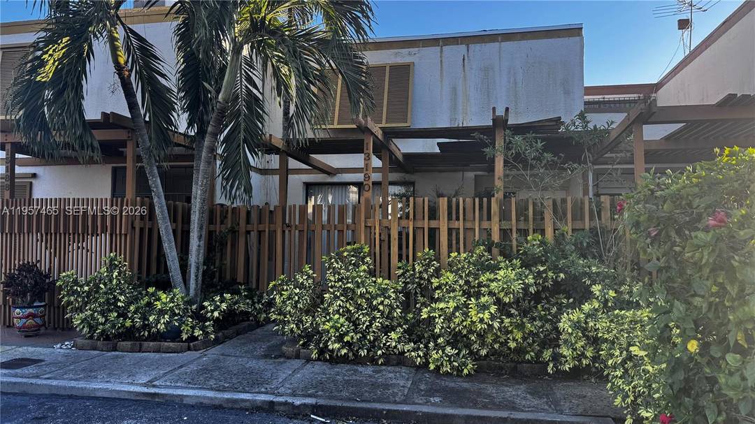 Beautiful 3 bedroom, 2. 5 bath townhouse located in the desirable Trail Run community.