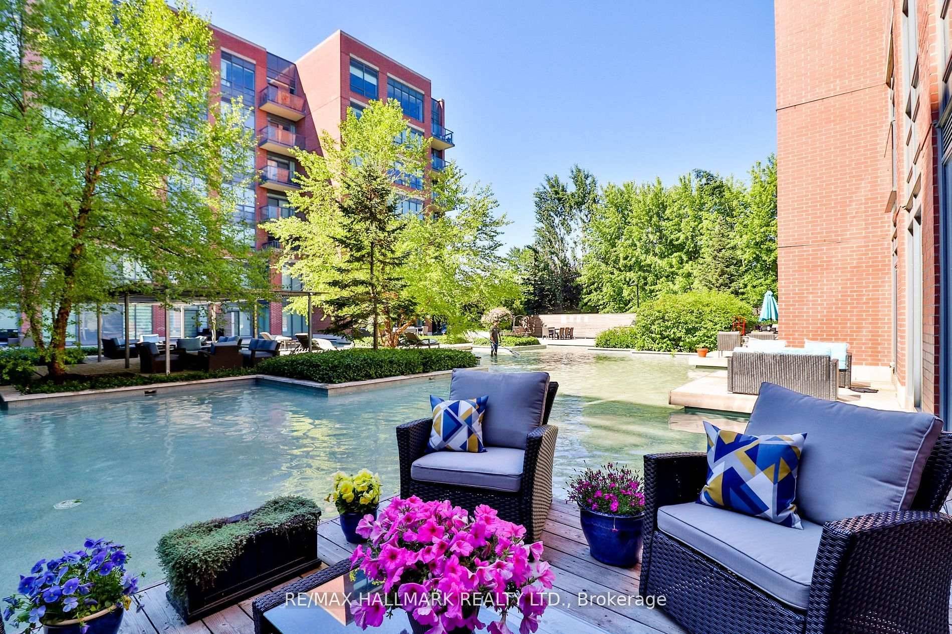 This is not your ordinary unit Luxurious furnished lease in prime Thornhill, 2 storey suite with water views amp ; 2 underground parking spaces !
