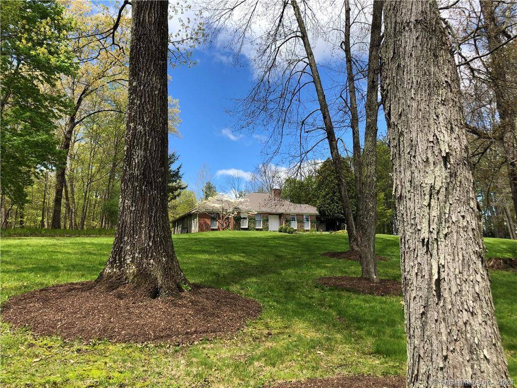 Fabulous Summer Rental minutes to the center of Sharon.