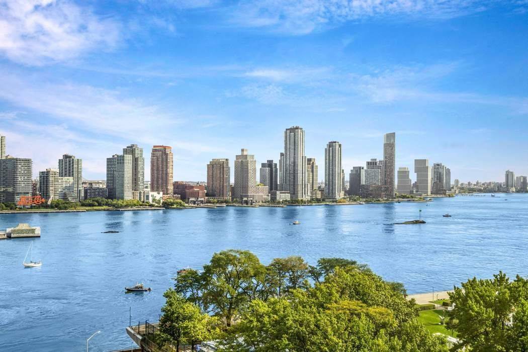GRAND amp ; GLAMOROUS 2 BR into 1BR Move right in and enjoy sweeping, cinematic East River views from this sophisticated and serene corner residence.