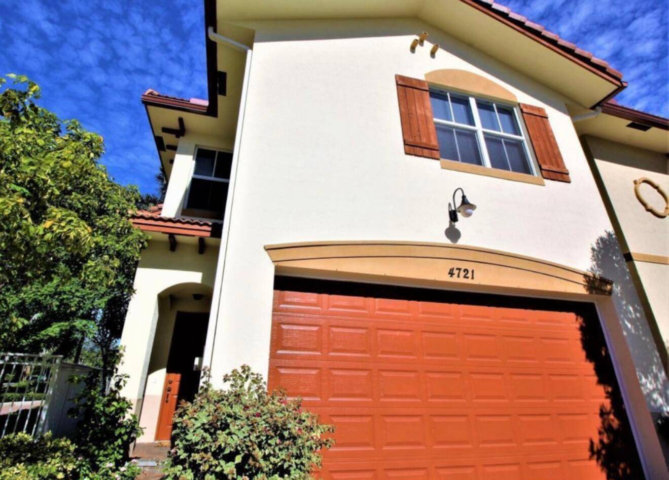 Welcome to 4721 N. Preve Prive Circle, a beautifully maintained home nestled in the heart of Delray Beach !