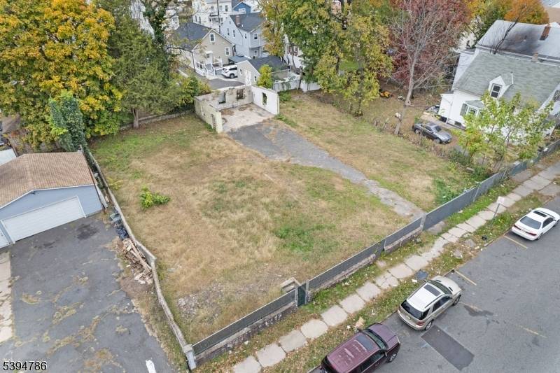 Builder's opportunity. Two vacant lots next to each other, 93 97 N 9th St is 75x100 and 99 N.