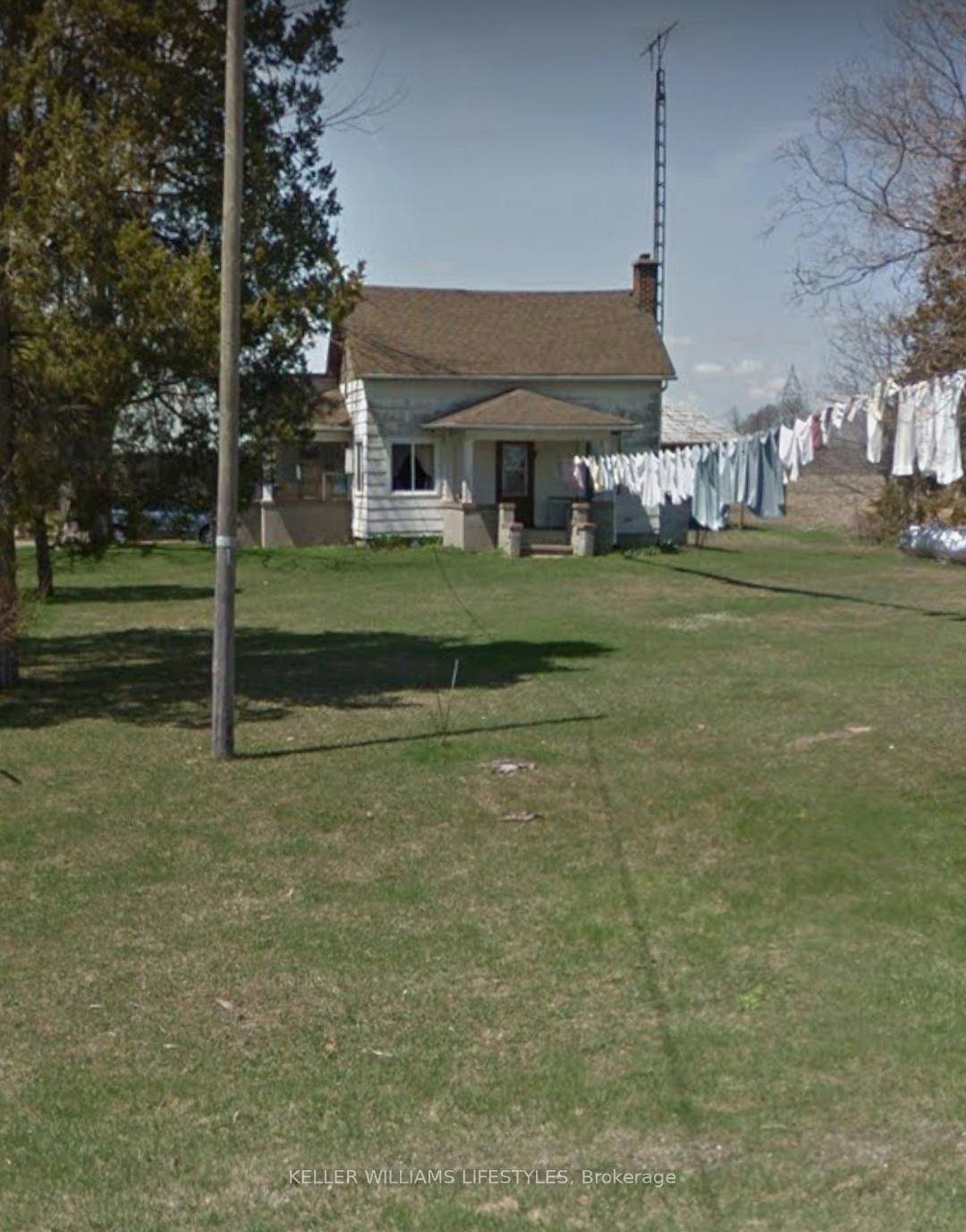 Attention flippers and investors, this 3 bedroom farmhouse was recently severed and awaiting your imagination.