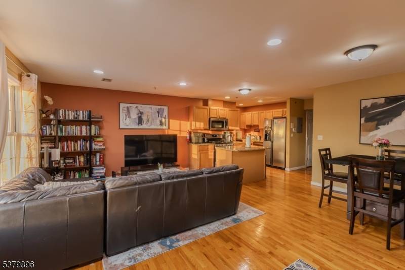 Beautiful move in condition 2 bedroom 1 and a half condo !