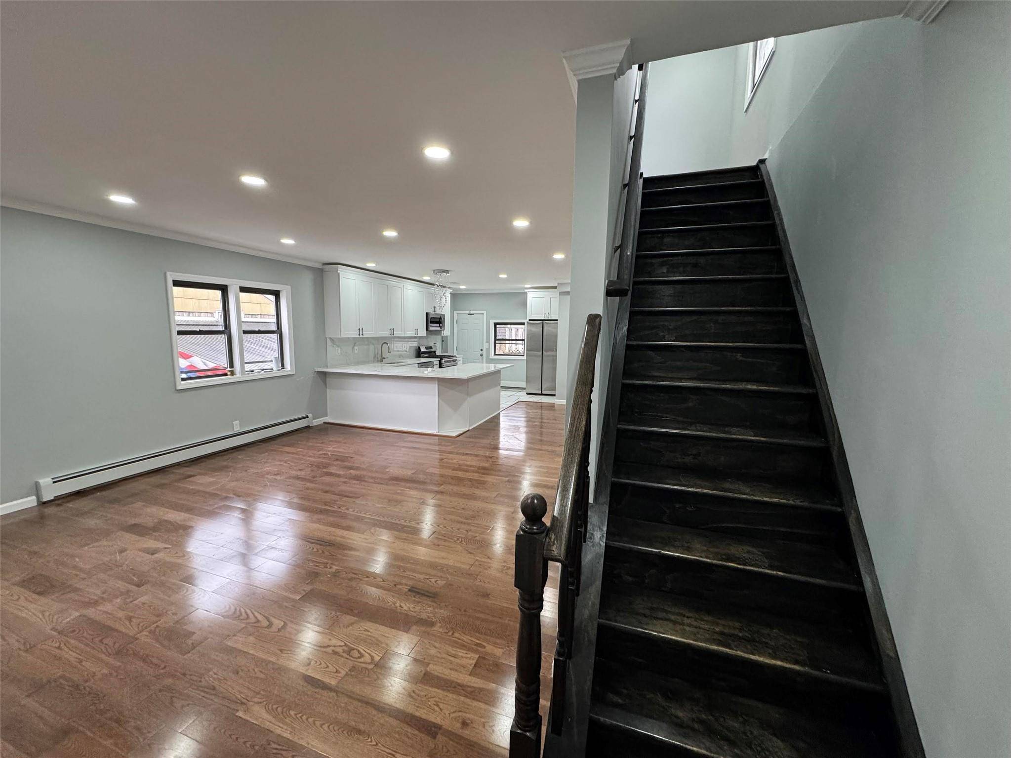 Beautiful Fully renovated 1 family house close to everything, There is a private beach for the neighborhood.