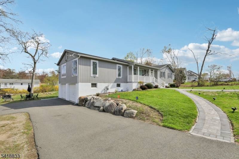 Beautifully updated 4BR, 3BA ranch in the desirable Lake Forest section of Lake Hopatcong.