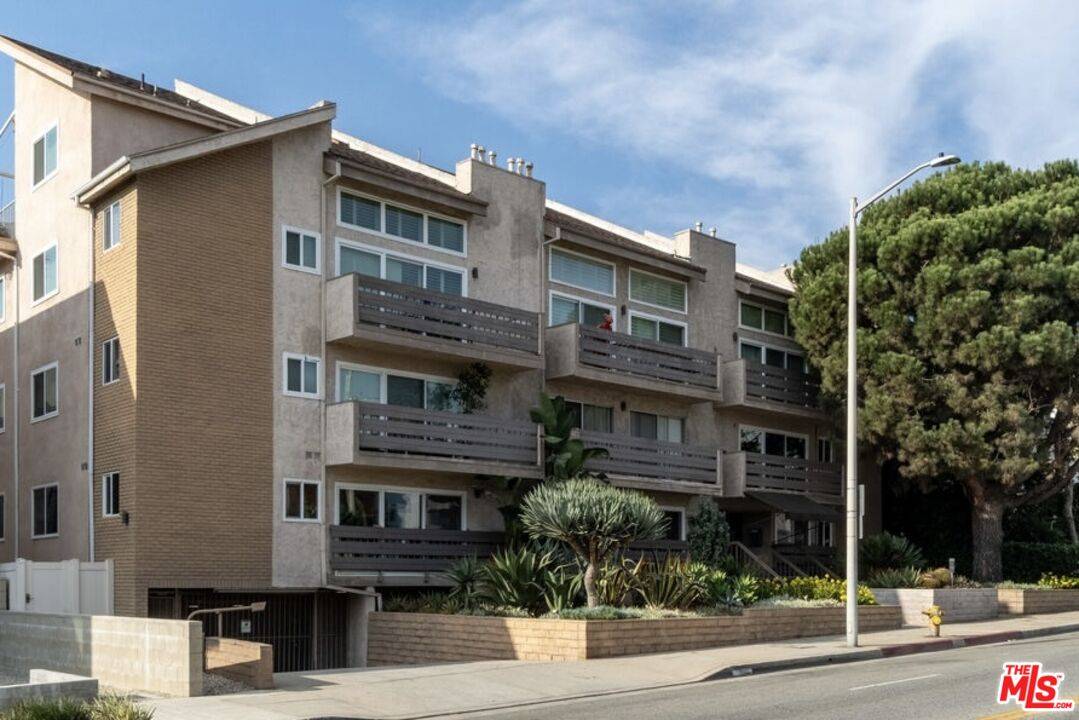 1021  N Crescent Heights Blvd 2BR Hollywood Hills East La