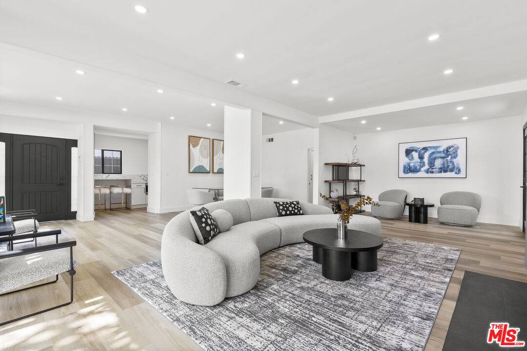 130  N Le Doux Rd 3BR Beverly Grove La