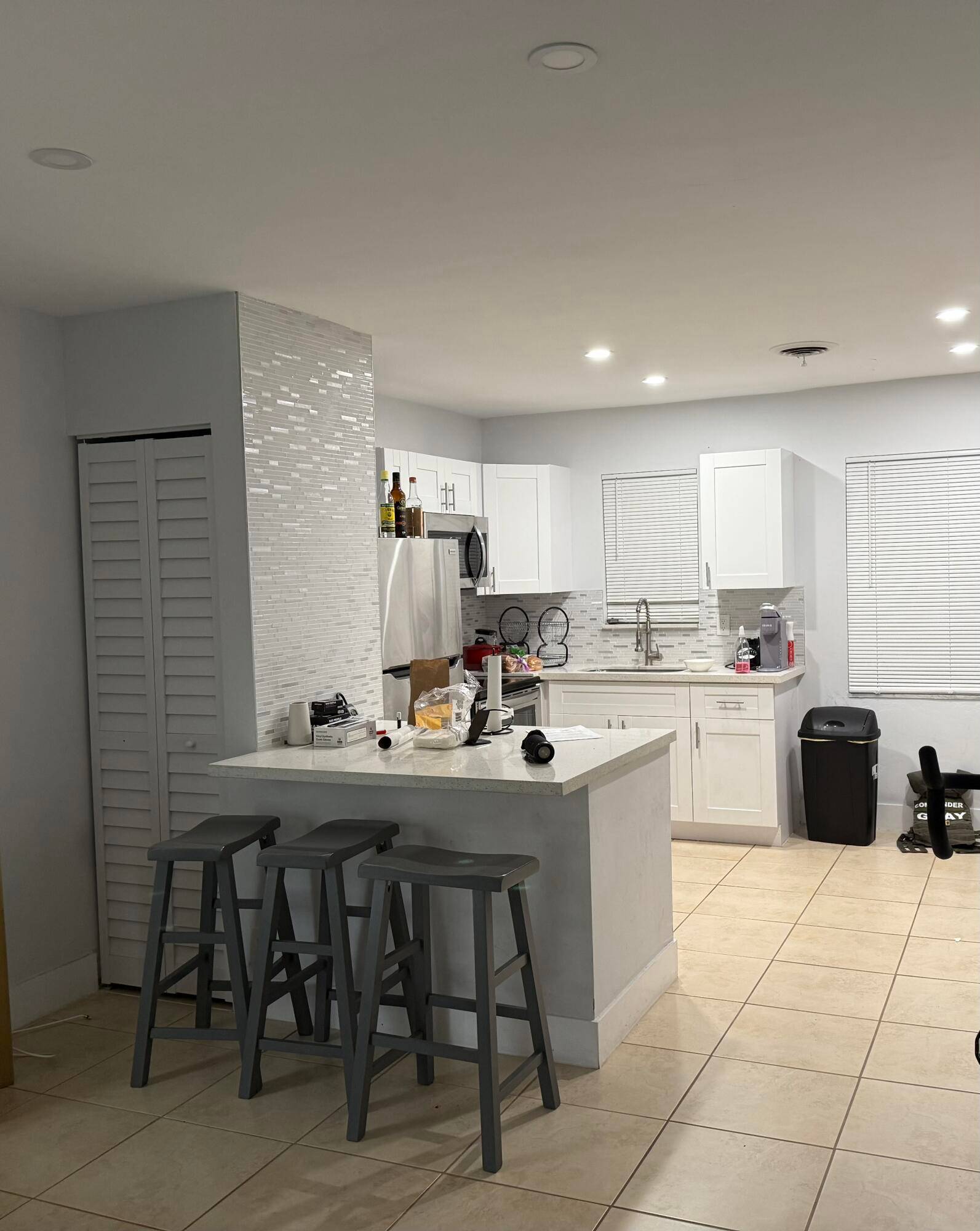 Fully Renovated, Spacious 1 Bedroom, 1 Bathroom Apartment in All Ages Community This beautifully updated unit features a brand new kitchen with a generous breakfast bar, quartz countertops, and stylish ...