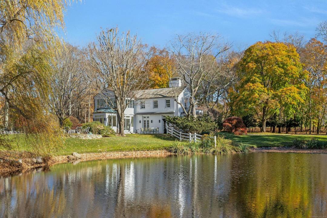 A haven for those seeking refined living, this Annual Rental provides an unparalleled lifestyle in a coveted locale.