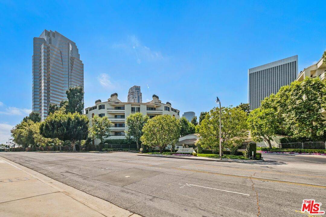 2132   Century Park Ln 3BR Beverlywood La