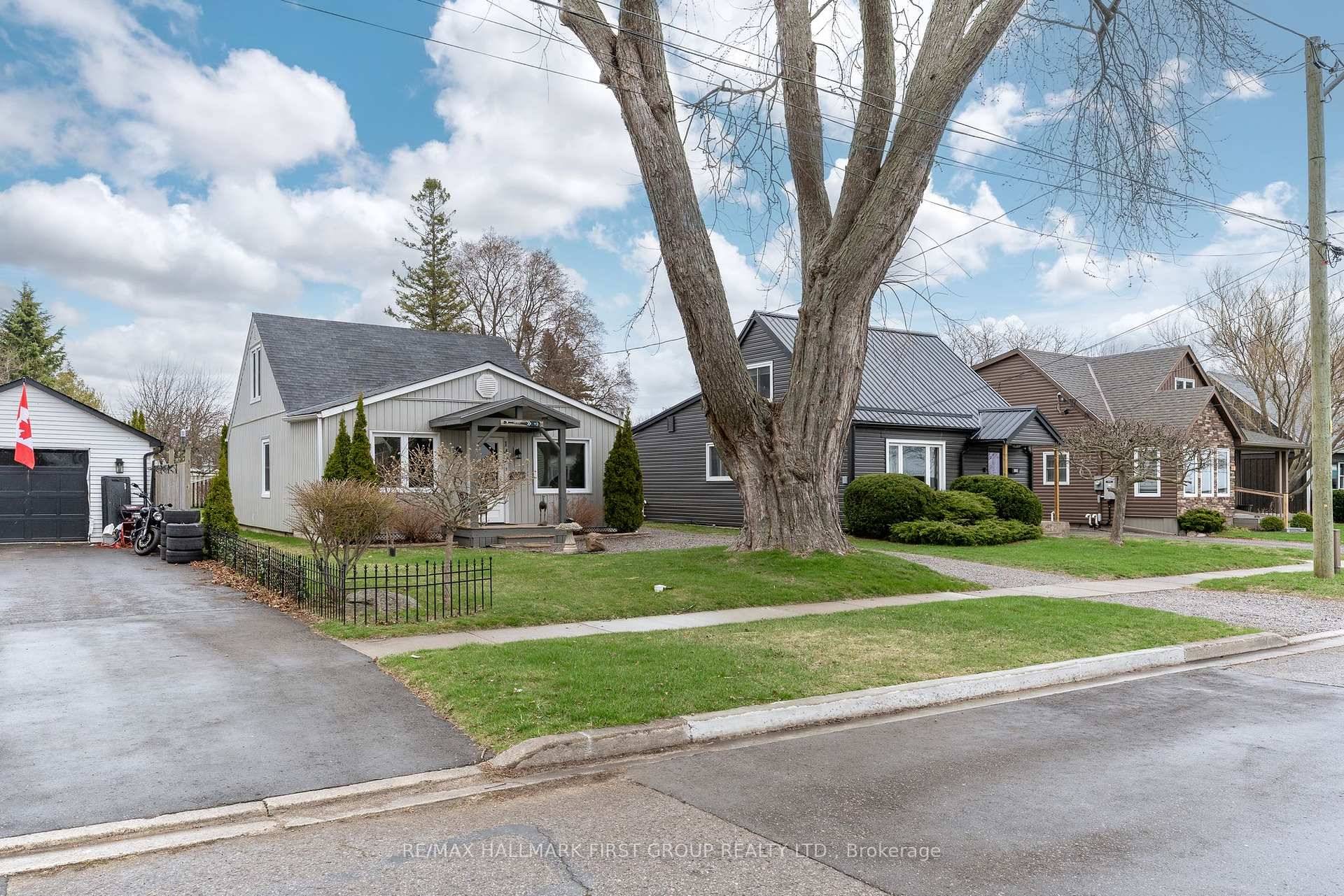 Lakeside living without the premium of waterfront !