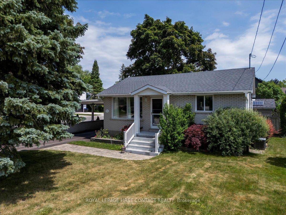 Lovely Bungalow Located In The Coveted And Sought After Tree Streets Neighbourhood Within Walking Distance Of Downtown Collingwood.