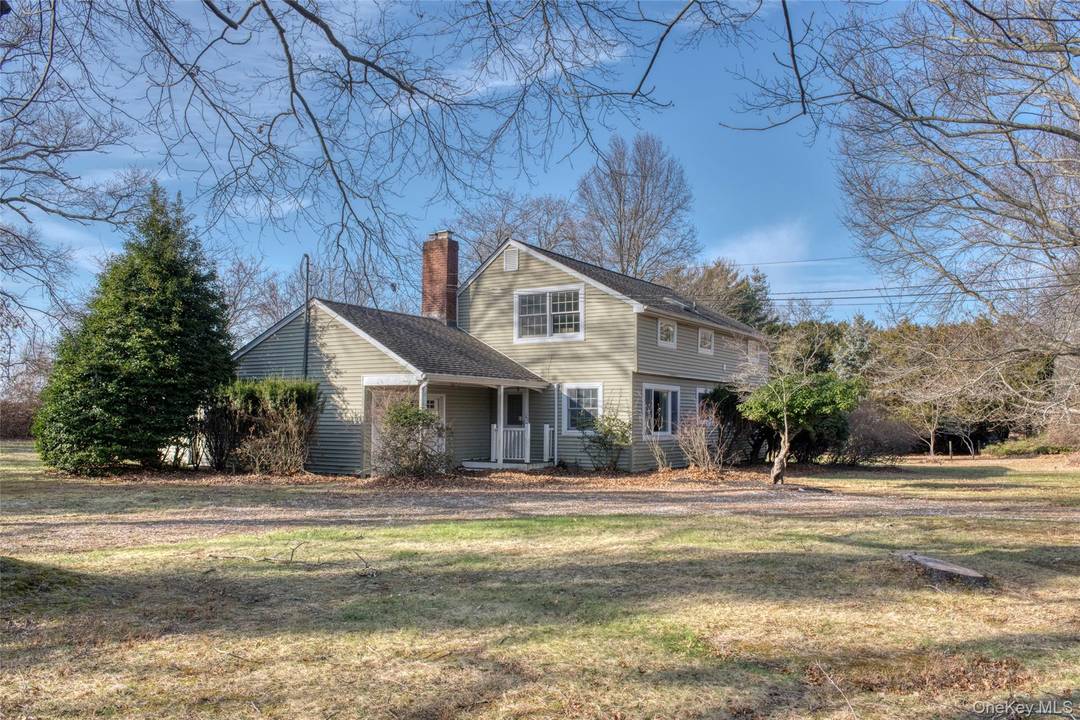 Well maintained private home in the beloved Green Acres beach community with sound beach at end of road.