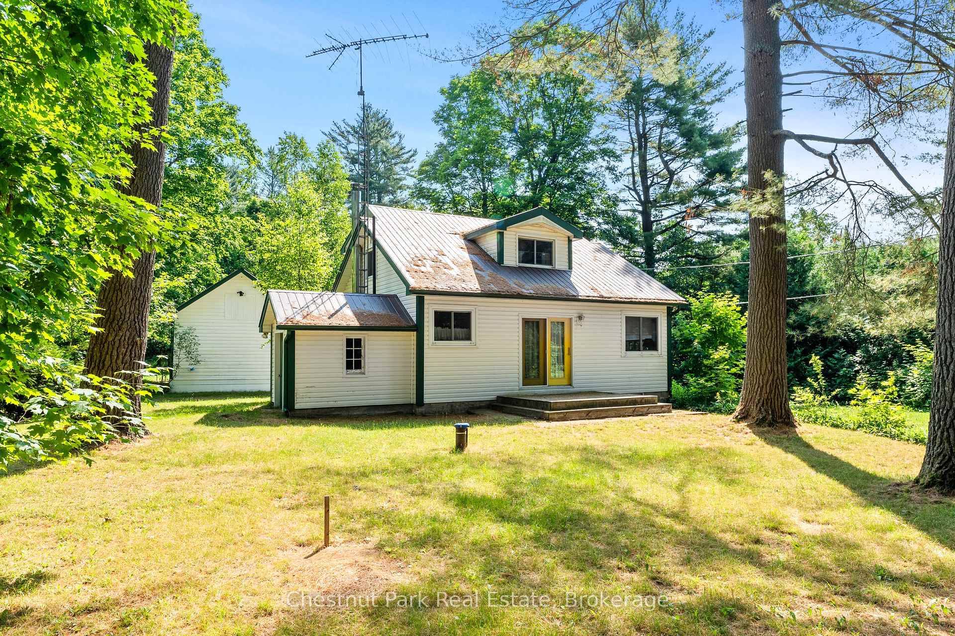 Charming Family Home on Over 2 Acres of Classic Muskoka Beauty Nestled on over 2 acres of picturesque Muskoka landscape, this charming 3 bedroom, 2 bathroom family home is the ...