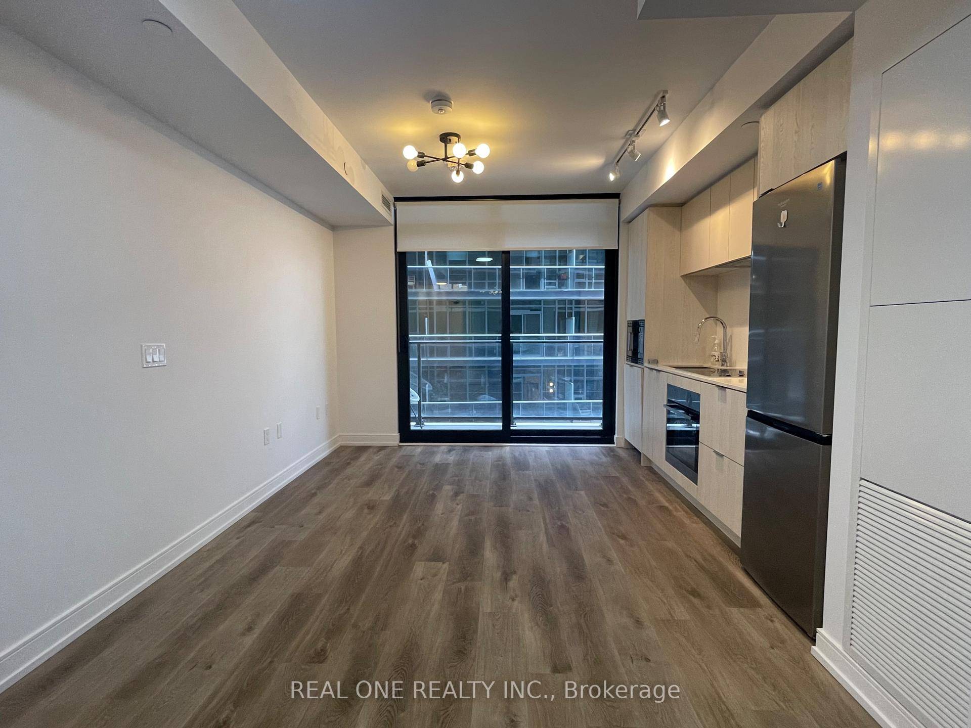 Available Immediately ! High speed Rogers Internet is included in the rent !