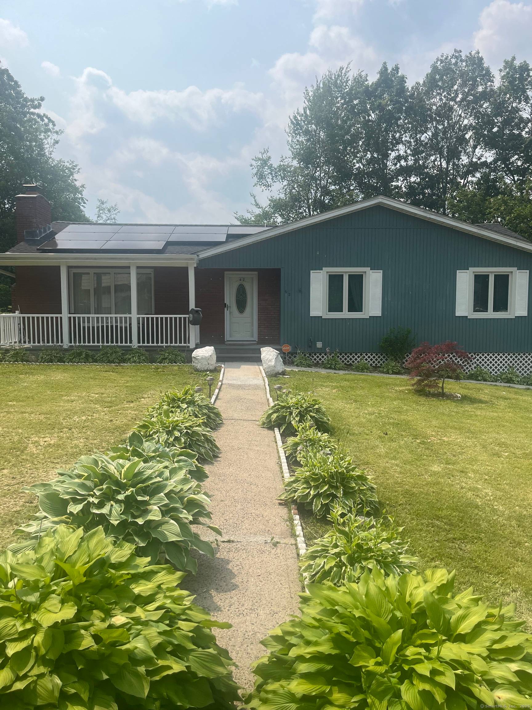 Spacious Beautiful Ranch with IN LAW setup located in desirable neighborhood in the Bunker Hill Area !