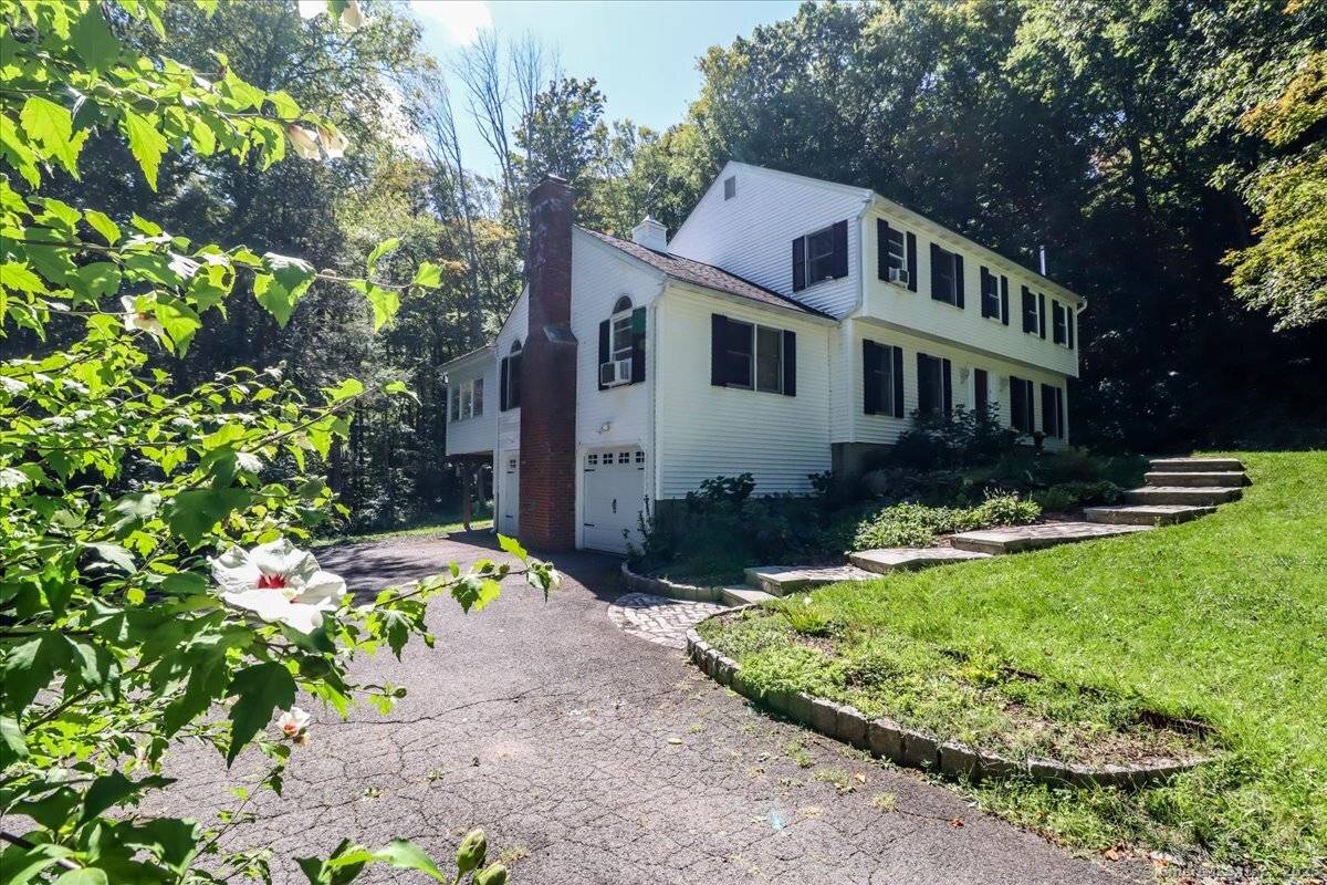 Welcome home to this lovely Colonial in Gaylordsville !