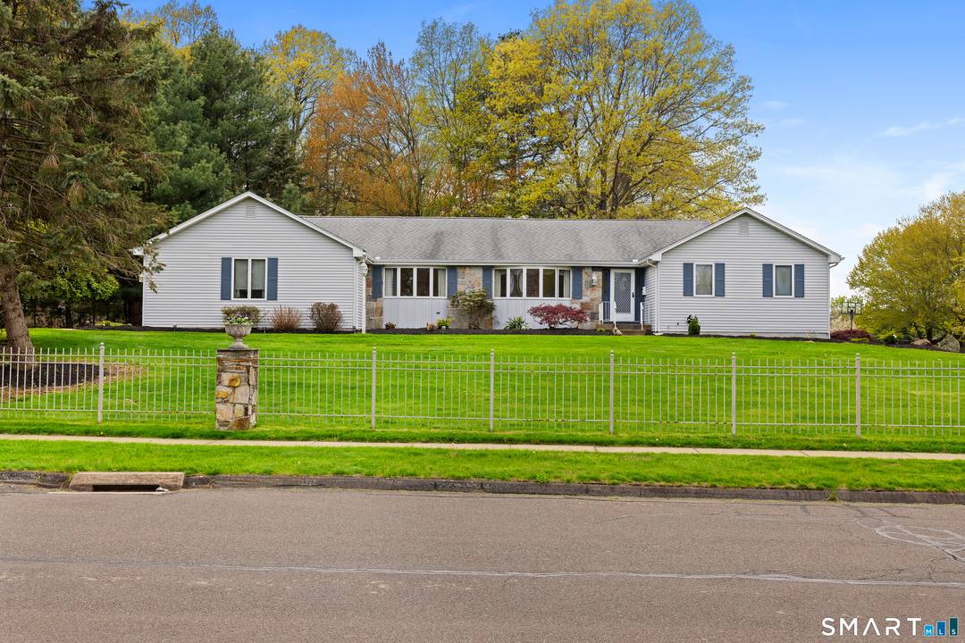 Welcome to 110 Pheasant Way in South Windsor a beautifully maintained 3 bedroom, 2.