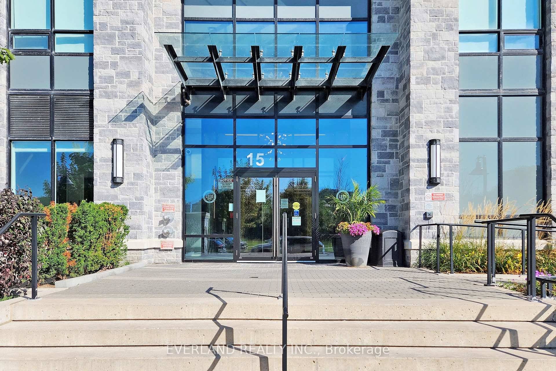 Luxury Suite At Riverside Condo Very Spacious 1 Bed Den With A Huge Terrace Facing The Courtyard.