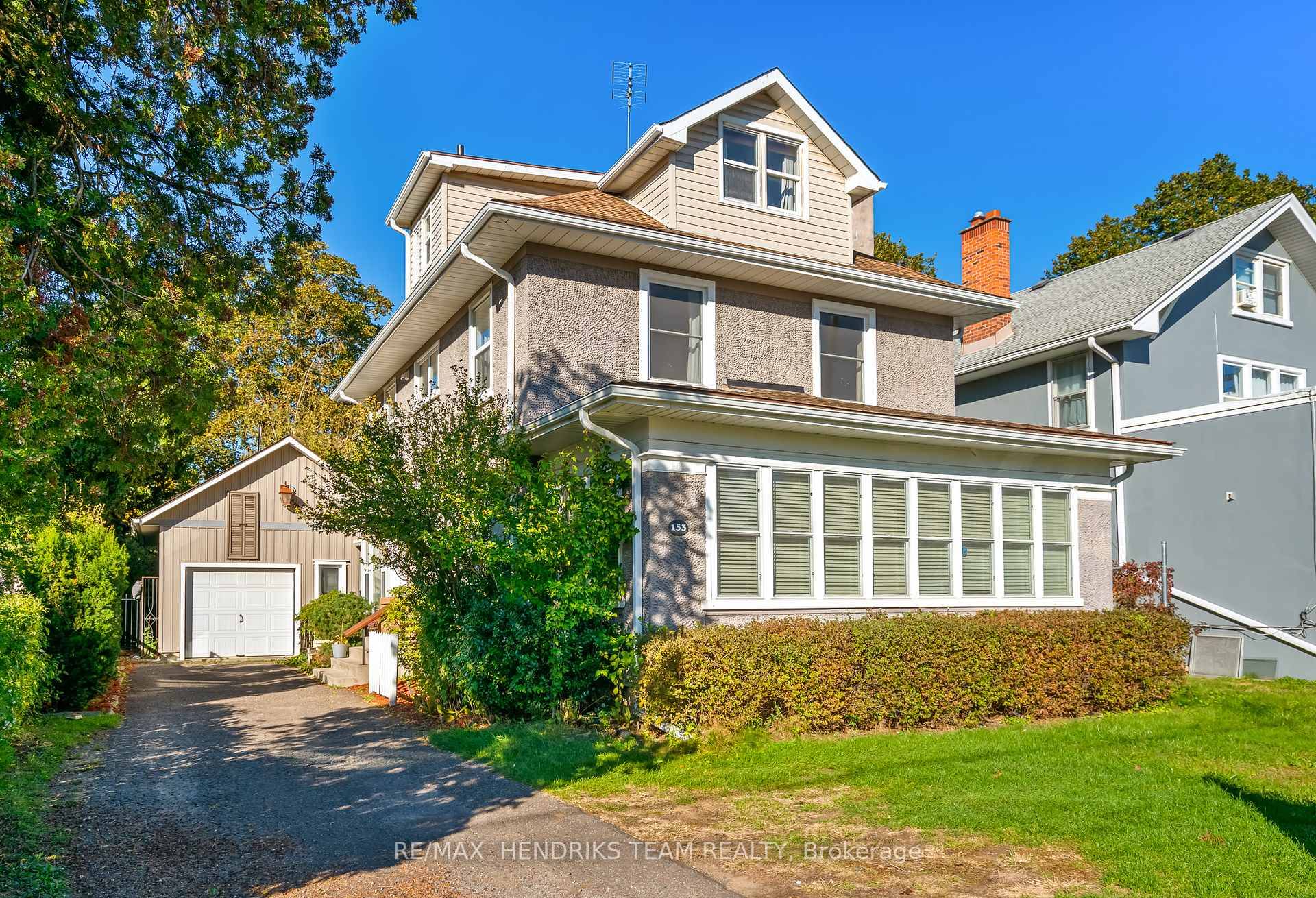 Beautiful 2. 5 storey detached home in the heart of St.