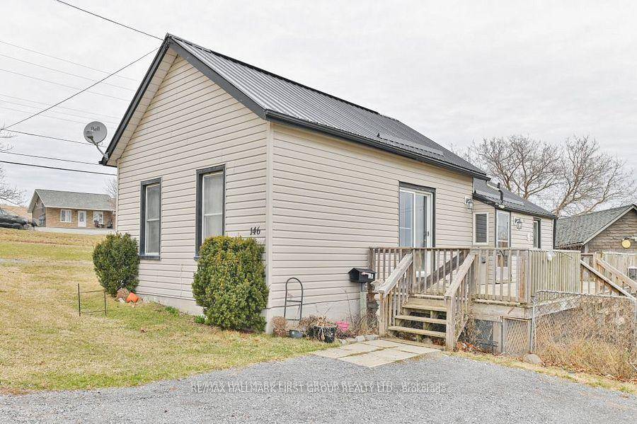 SPRING SPECIAL ! Attention First Time Buyers amp ; Investors This affordable home is move in ready and priced to SELL !