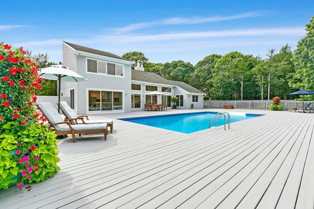 Impressively Beautiful Southampton Modern Home!