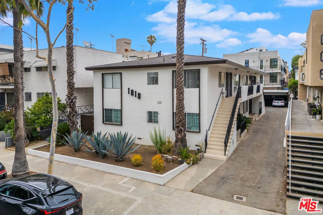 1010  N Orange Grove Ave 9BR Hollywood Hills East La