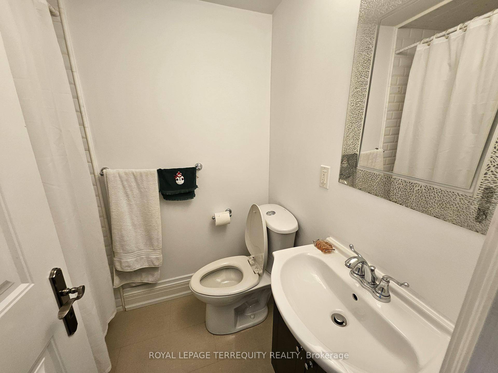 Modern Upgraded Detached Home in Englemount Lawrence !