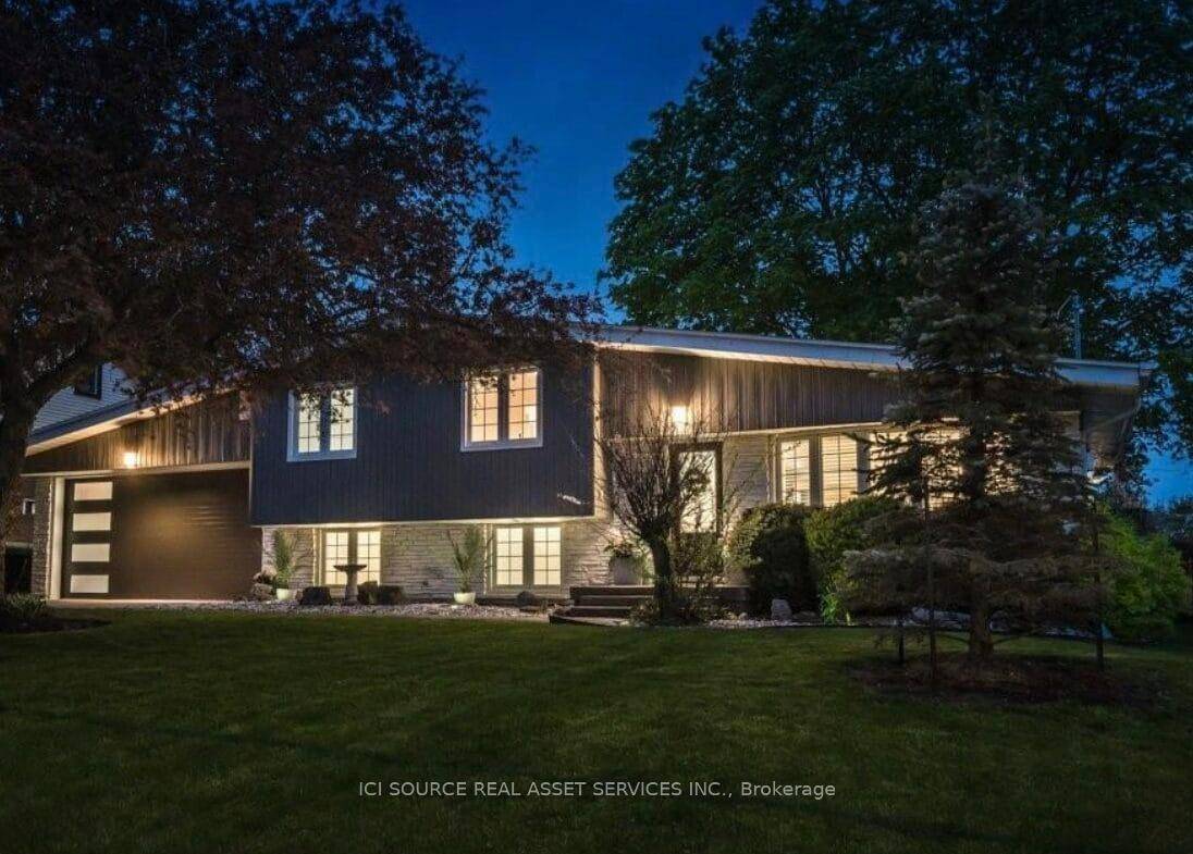 Stunning Dual Property in the Heart of Saint Jacobs Village Luxury Meets Investment Opportunity !
