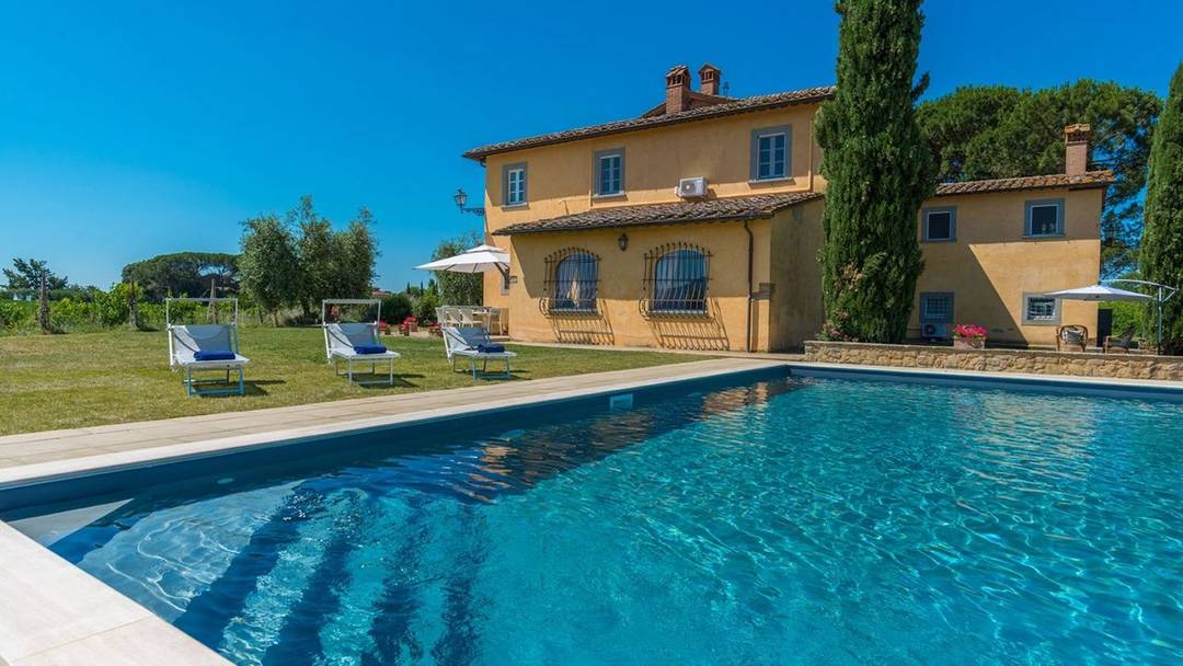 Luxury country house with ancient tower, vineyard, olive grove and pool for sale in a panoramic position in Monte San Savino, Arezzo, Tuscany.