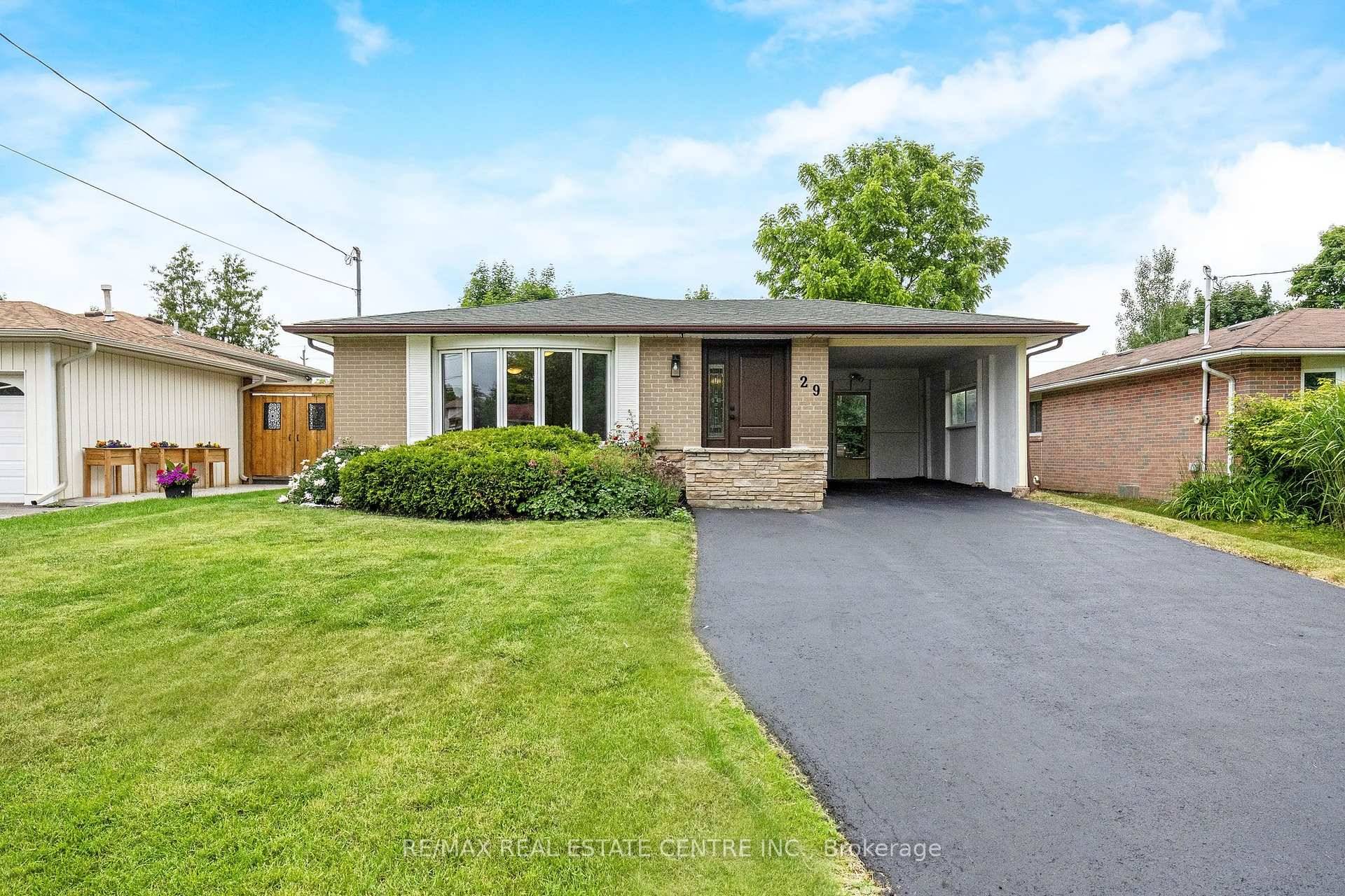 SENSATIONAL OPPORTUNITY in a PRIME LOCATION !