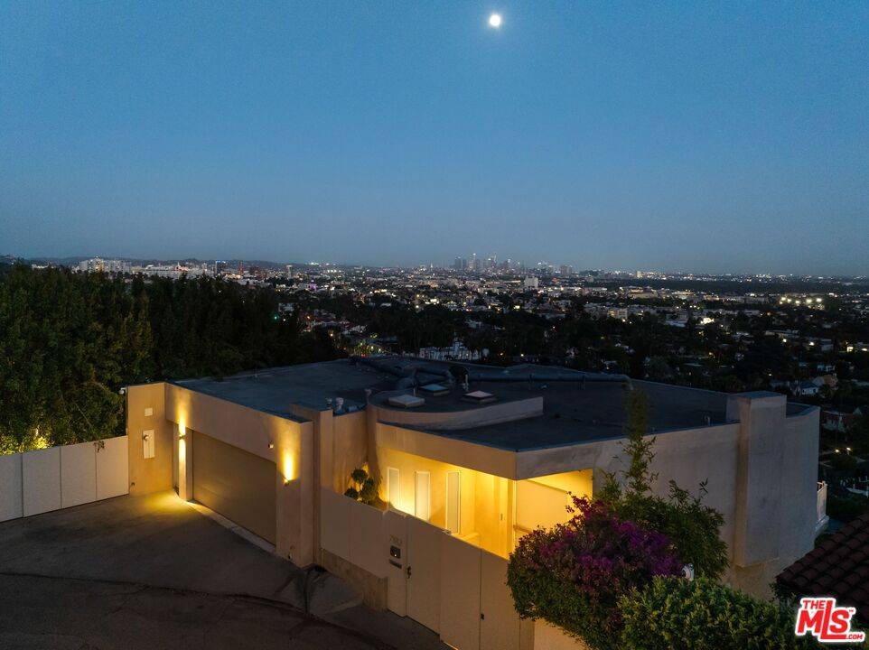 7882   Fareholm Dr 4BR Hollywood Hills East La