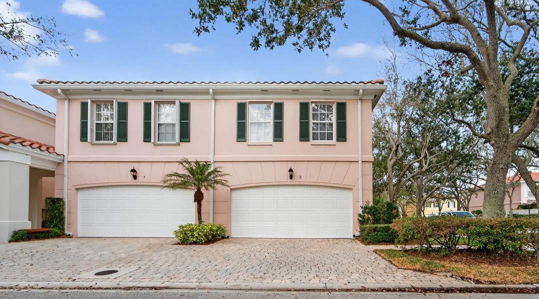Beautiful, spacious end unit townhome in the heart of Tequesta with a rare private pool.