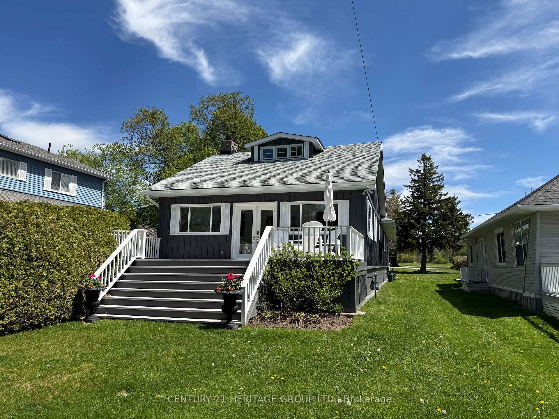 Imagine starting each day with a round on your private Eastbourne Golf Club course and ending it listening to Lake Simcoe's gentle waves from your expansive lakeside deck.
