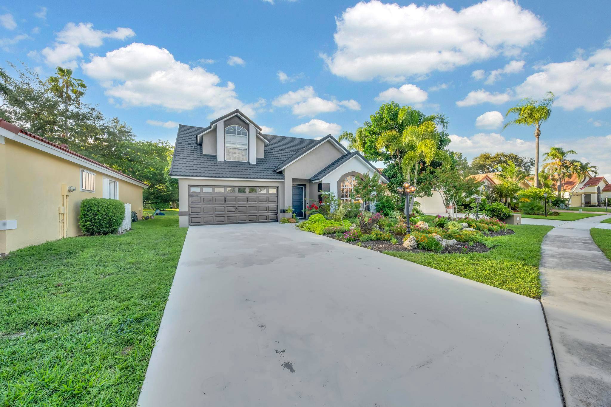 Beautiful 3BD 2. 5BA waterfront pool home in Lake Point with NEW 2024 stone coated steel roof and custom designed kitchen featuring energy star appliances, granite island, and travertine backsplash.