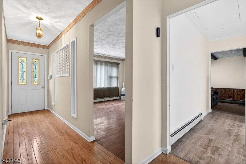 This charming, well maintained ranch style home is tucked away on a quiet dead end street and conveniently located only minutes from public transportation, shopping, universities, and house of worships.