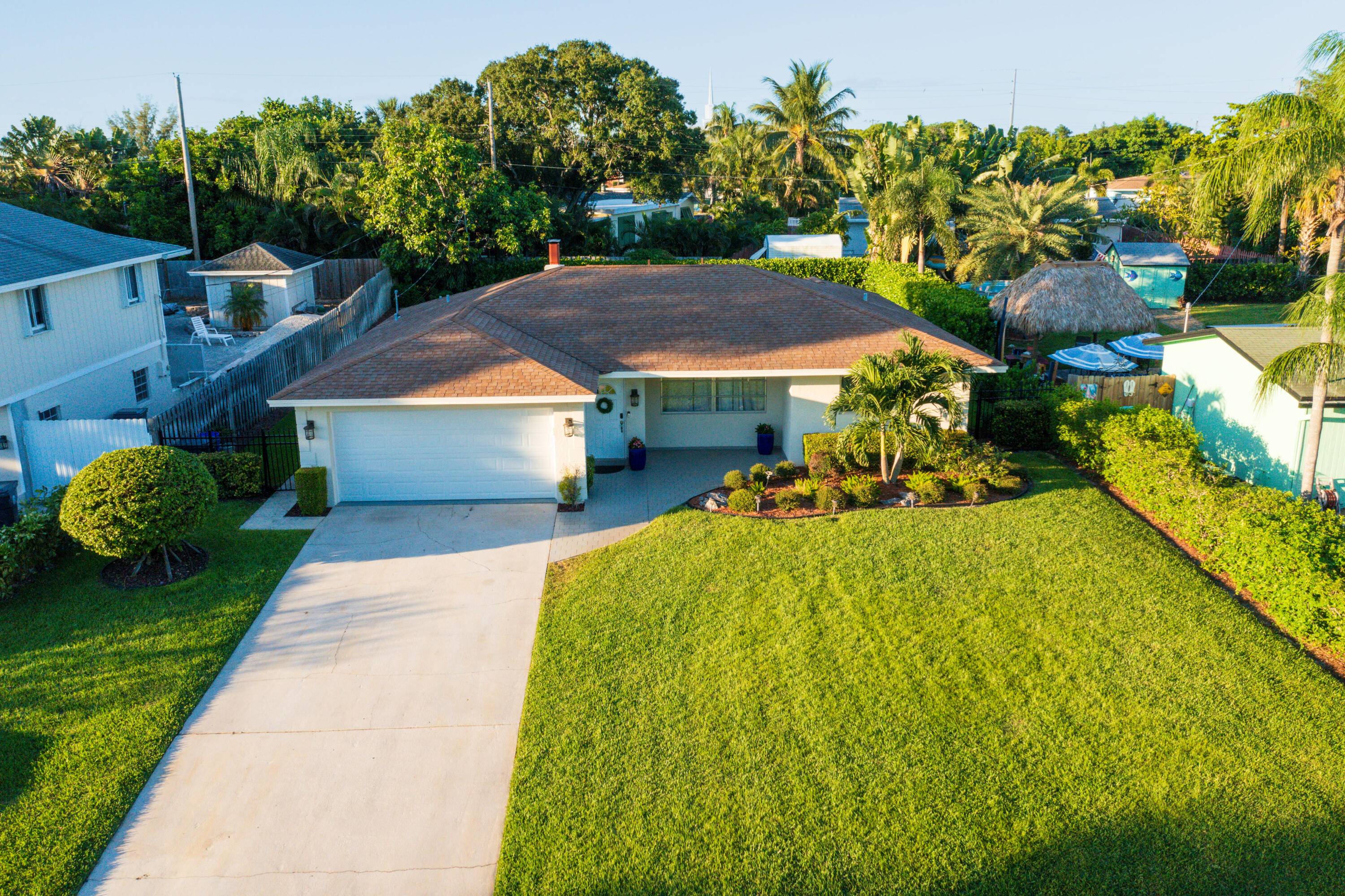 Move In Ready Home Near Lake Osborne !