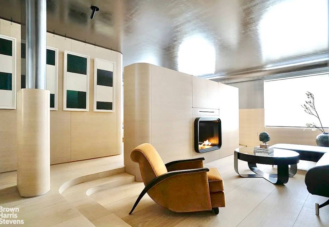 A masterpiece of modern design, this exceptional top floor, one of a kind Chelsea pied à terre was conceived as a residence as a work of art.