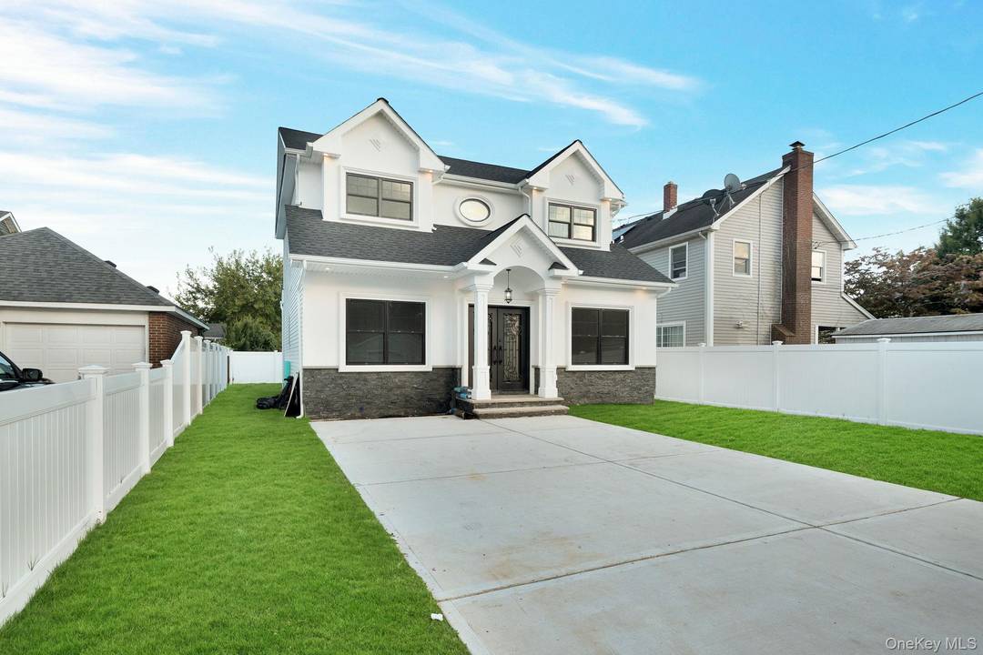 Brand New Construction in the Heart of Hicksville !