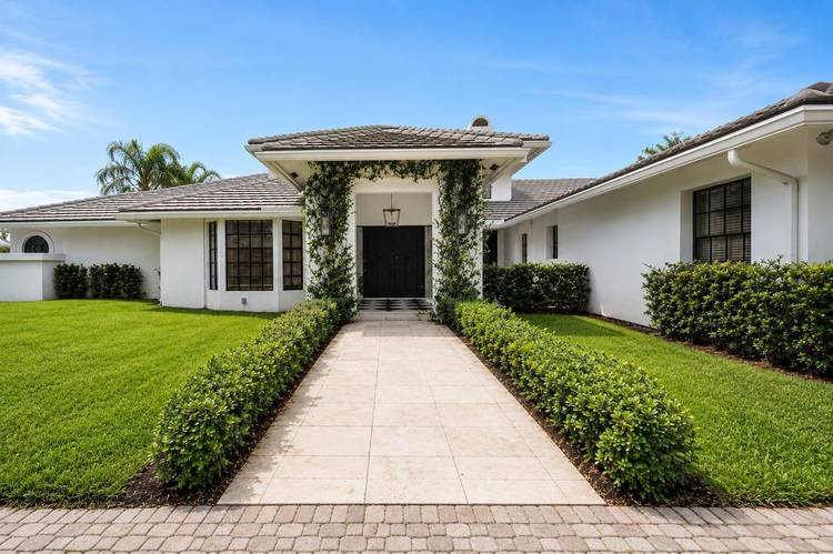 Now available for the off season months, refined Wellington living in this beautifully designed estate home for the winter season.