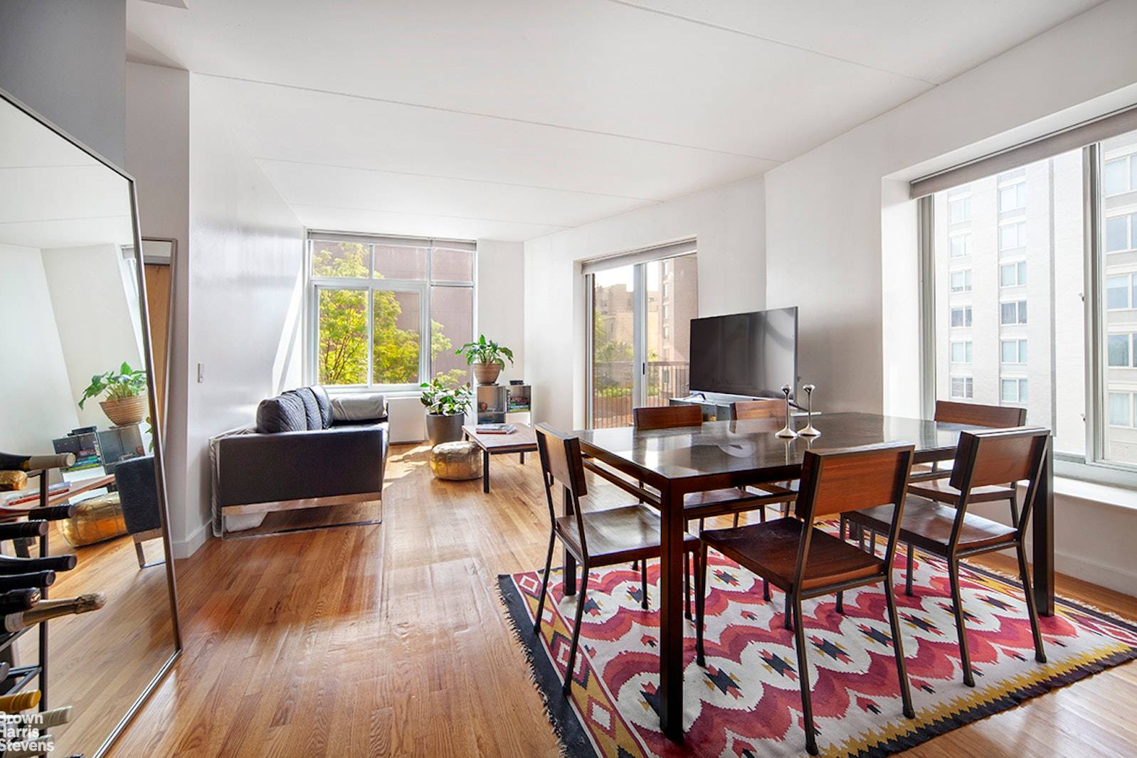 This spacious corner one bedroom home features a welcoming open layout with large windows on both its southern and eastern exposures.